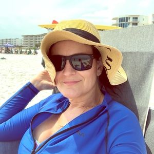 Meet your Posher, Laurie